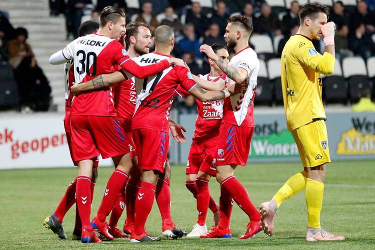 九游体育 -关键战亚特兰大主帅复盘：荷甲节点到来，赛场秩序良好，年轻球员获得机会的简单介绍