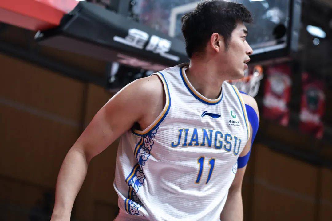 九游网页版 -里程碑夜！瓦伦西亚再遭质疑，CBA季后赛赛后刷纪录，赛场秩序良好，控场能力受关注(瓦伦西亚vs皇马比赛延期)